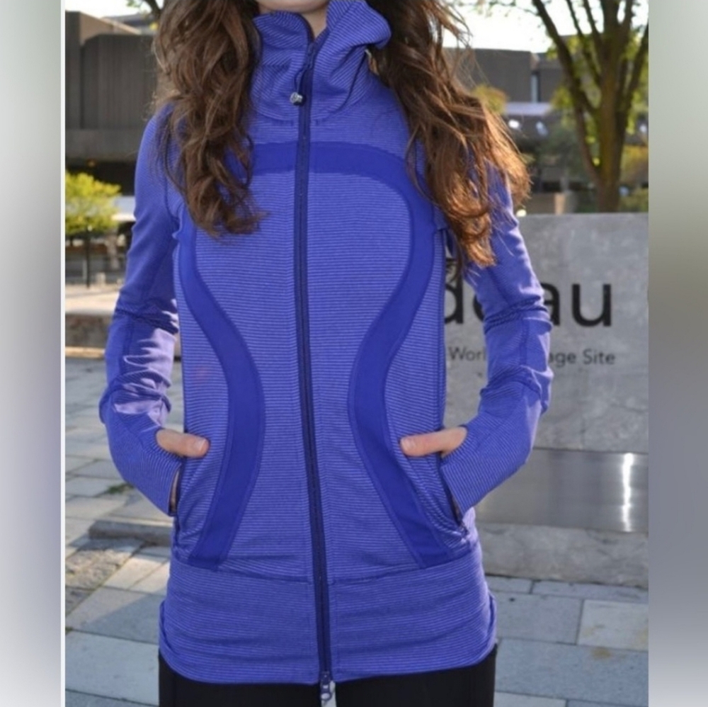 LULULEMON In Stride Jacket Size 6 Heathered Pigment Blue Tonka Stripe